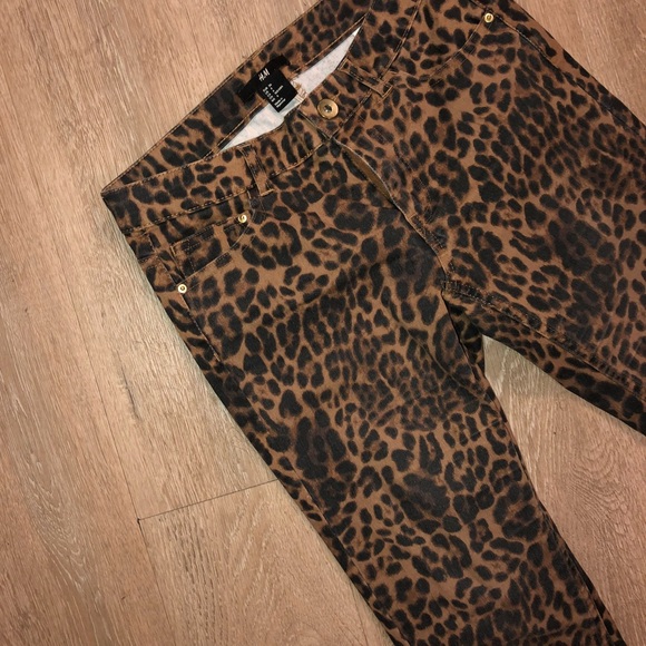 Trendy Leopard Print Jeans πππ - Picture 4 of 8